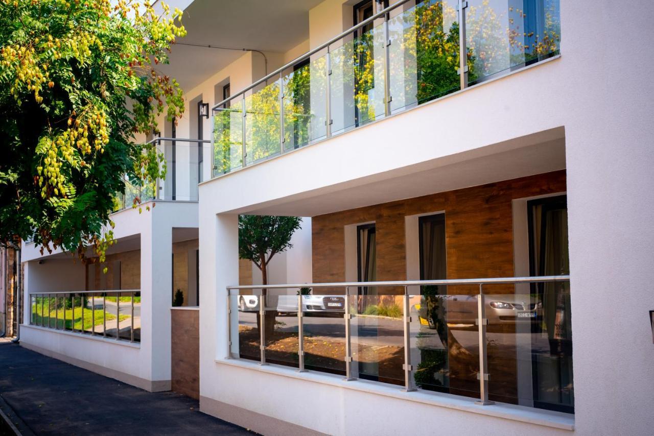 Elixir Panzio Bed & Breakfast นีย์รบาตอร์ ภายนอก รูปภาพ