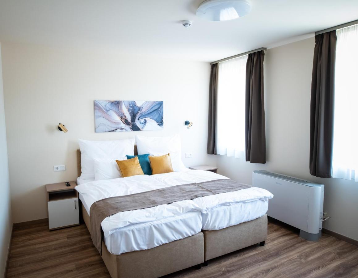 Elixir Panzio Bed & Breakfast นีย์รบาตอร์ ภายนอก รูปภาพ
