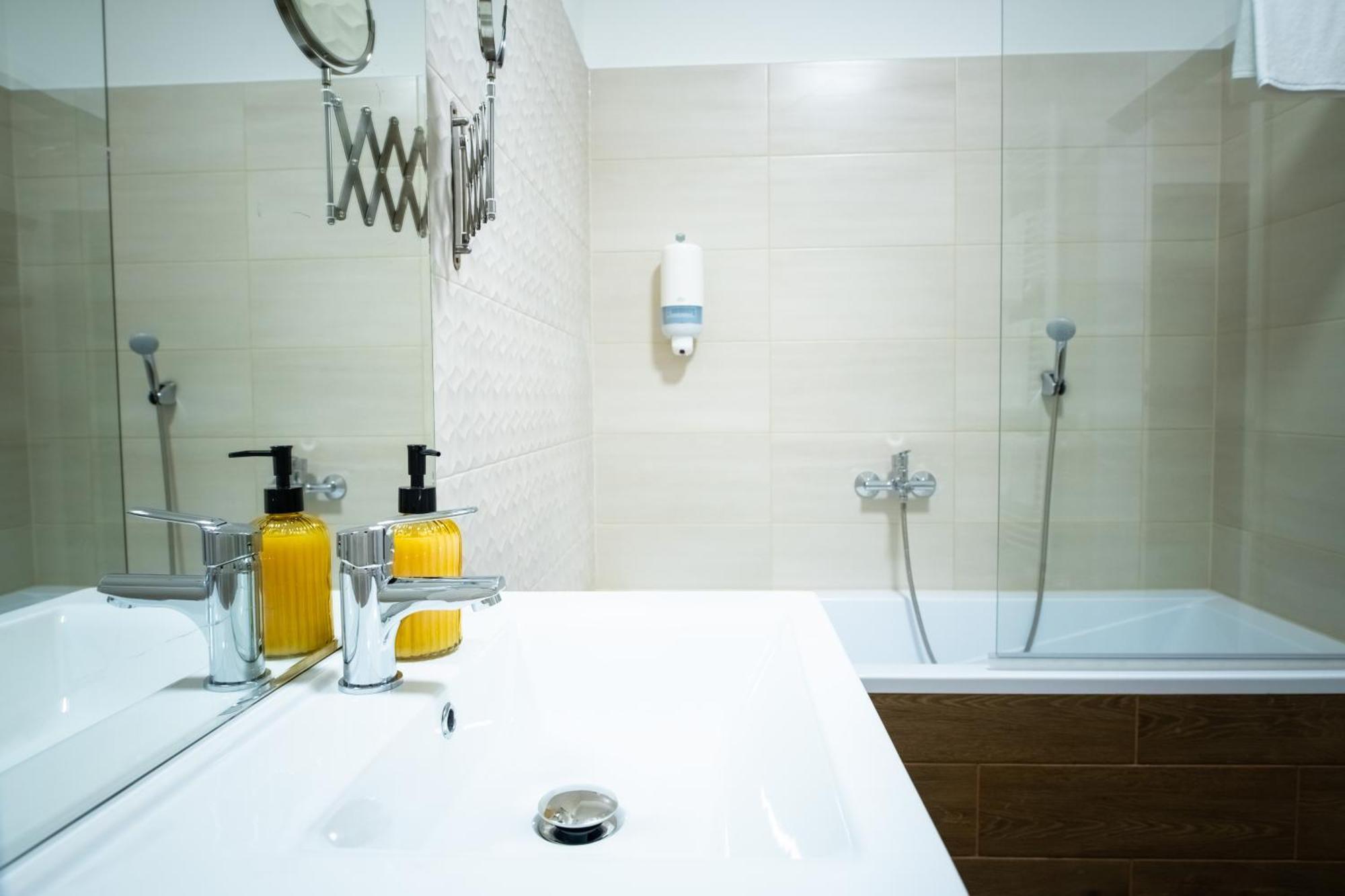 Elixir Panzio Bed & Breakfast นีย์รบาตอร์ ภายนอก รูปภาพ