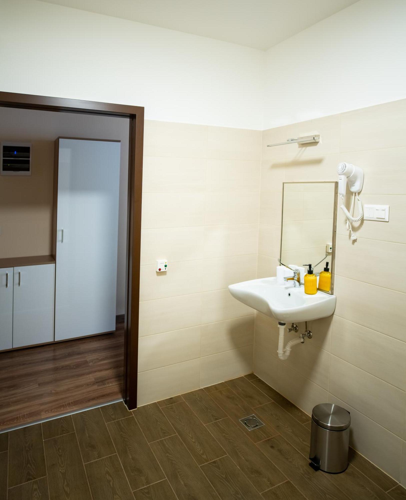 Elixir Panzio Bed & Breakfast นีย์รบาตอร์ ภายนอก รูปภาพ