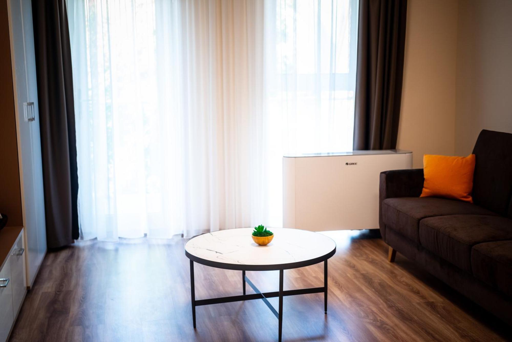 Elixir Panzio Bed & Breakfast นีย์รบาตอร์ ภายนอก รูปภาพ
